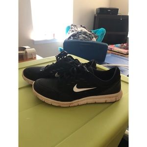 SOLD: Nike shoes